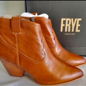 FRYE Women's Reina Ankle Bootie Leather Booties Cognac SZ:9